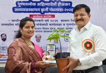 Panchgani news : पांगारीच्या सुकन्या मंदा पांगारे यांचा ‘प्रगतिशील महिला शेतकरी’ पुरस्काराने गौरव! जिल्हाधिकारी संतोष पाटील यांच्या हस्ते सन्मान; स्ट्रॉबेरी अन् सेंद्रिय शेतीतील प्रयोगांची जिल्हास्तरावर दखल